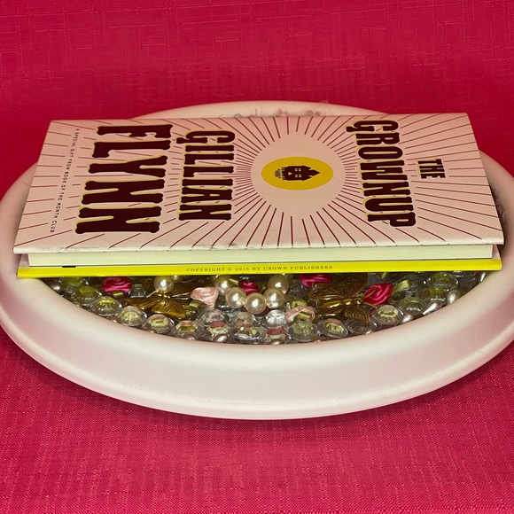 THE GROWNUP BY GILLIAN FLYNN - Picture 6 of 8